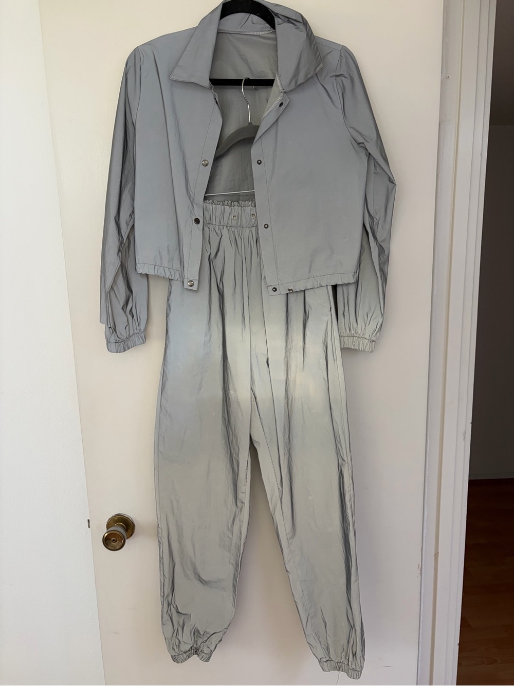 Light Gray Reflective Cropped Jacket & Elastic-Waist Joggers Set